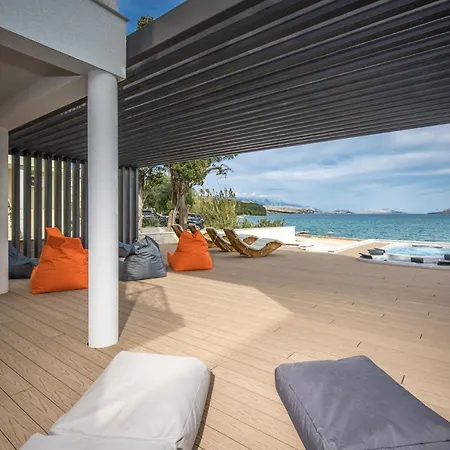 VILLA FUX ZRCE Novalja - direkt am Strand-2