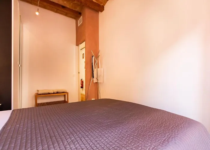 Tapioles - Lovely Apartment In Poble Sec Barcelona