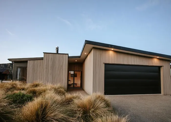 Bull Ridge Retreat - Sleeps 6 - Spa Pool - Sauna - Mountain Views Wanaka