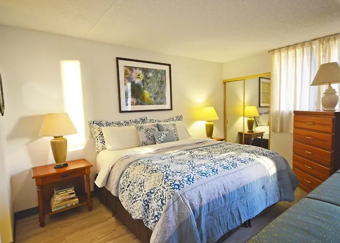 Royal Kuhio 1309 With King Bed, Free Parking/Wifi, Mins To Beach! Honolulu