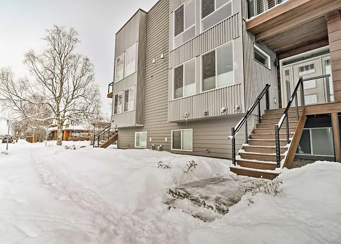 Modern Anchorage Townhome - By Delaney Park Strip!
