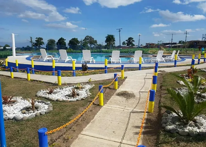 Apartamentos Con Piscina Cerca A Parque Del Cafe Montenegro