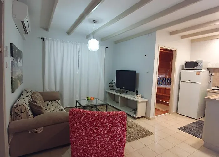 Ferienwohnung בחצר של טובה Hazon