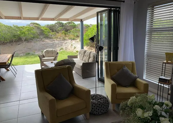 Romansbaai At 402 - With Solar Power Gansbaai