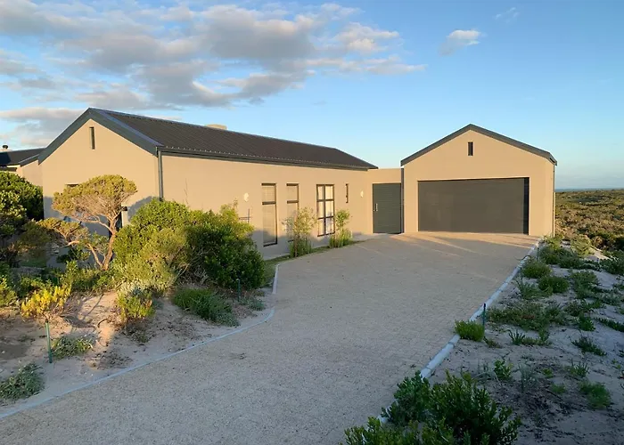 Romansbaai At 402 - With Solar Power Gansbaai