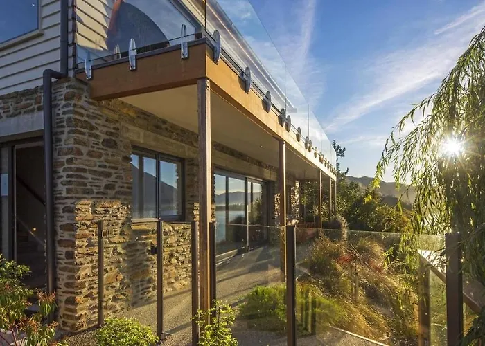 Kohanga Luxury Lakeside Villa By Amazing Accom Queenstown