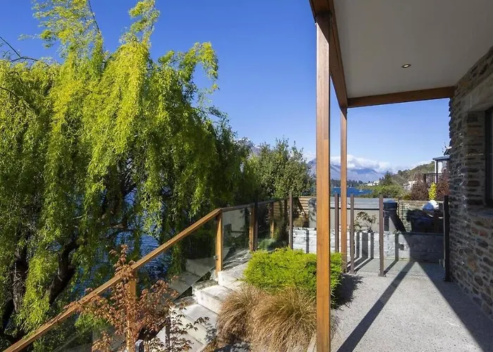 Kohanga Luxury Lakeside Villa By Amazing Accom Queenstown