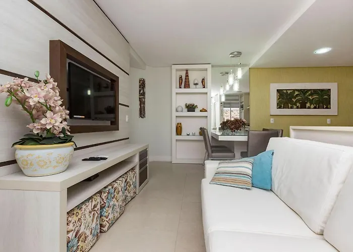 Boulevard 211B - Excelente Apartamento Em Condominio De Luxo No Centro De Bombinhas - Piscina - Jacuzzi - Academia - Portaria 24H.