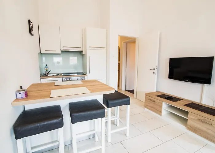Central Apartment With Jacuzzi Novalja