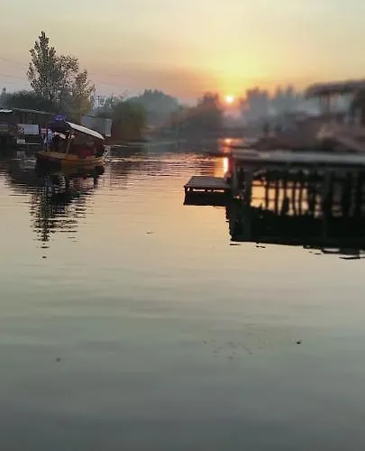 Hotel Houseboat Snowgoose And Group Srīnagar