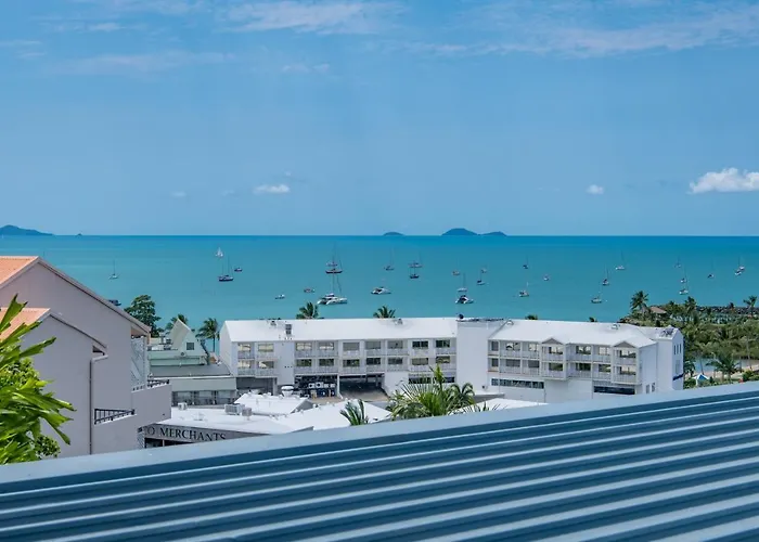 Ocean View 33A Studio Pool Ocean View Wifi Airlie Beach