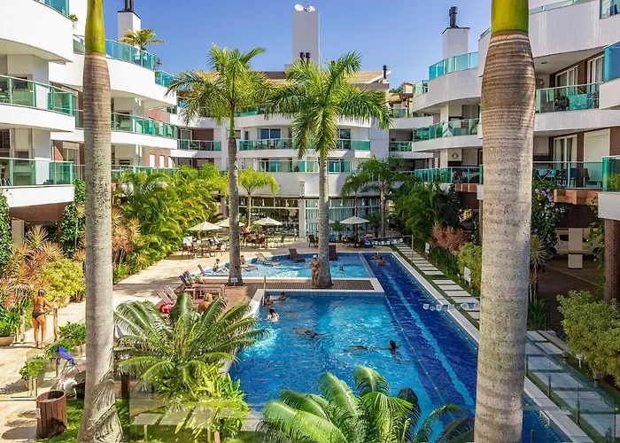 Boulevard 121D - Excelente Apartamento Em Condominio De Luxo No Centro De Bombinhas - Piscina - Jacuzzi - Academia - Portaria 24H.