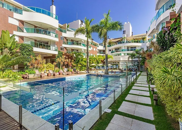 Boulevard 204A - Excelente Apartamento Em Condominio De Luxo No Centro De Bombinhas - Piscina - Jacuzzi - Academia - Portaria 24H.