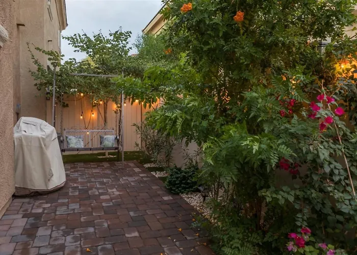 Gated Townhouse With 2 Suites, Heated Pool, Hot Tub Mesa