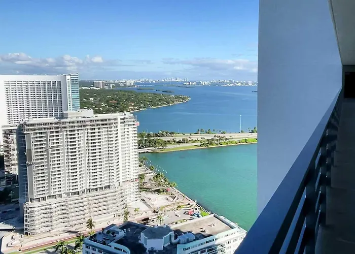 Luxe Miami Condo With Community Pool And Hot Tub!
