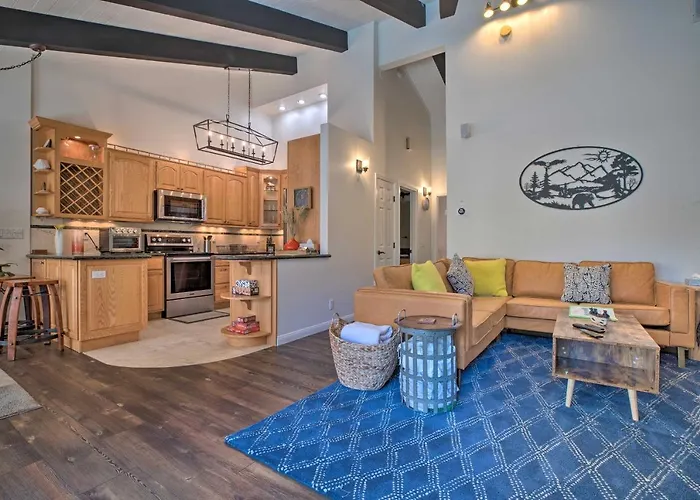 Epic Mammoth Lakes Getaway With Shared Pool, Hot Tub
