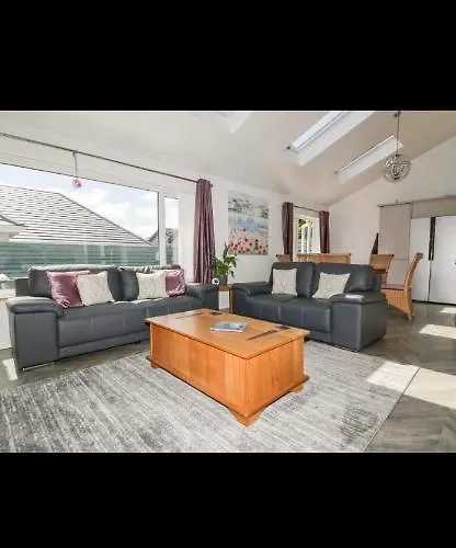 Luxury Bungalow With Hot Tub In New Quay
