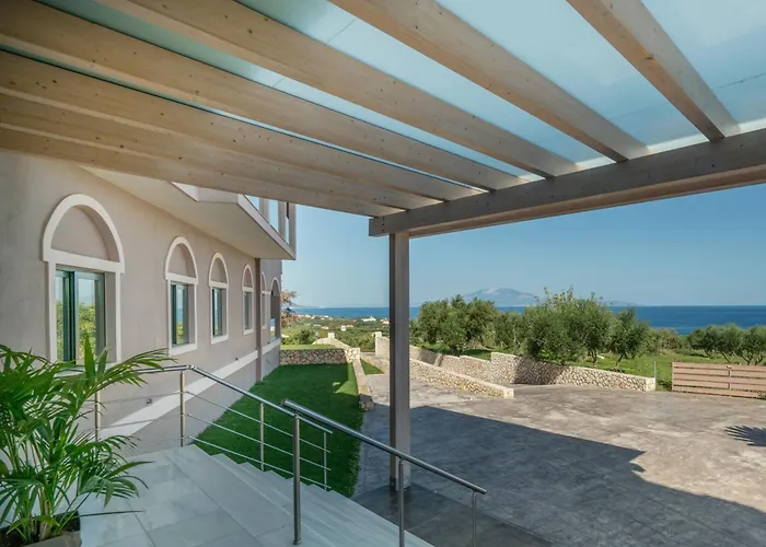 Elegance Luxury Executive Suites - Adults Only Tragaki