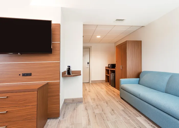 Holiday Inn Express & Suites Panama City Beach - Beachfront By Ihg