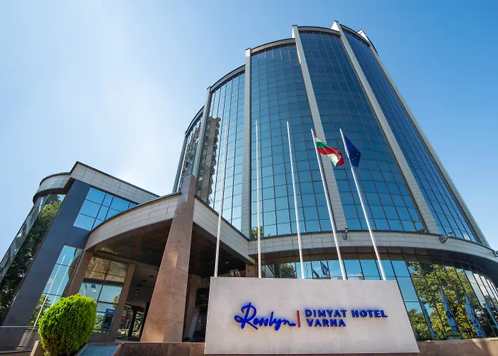 Rosslyn Dimyat Hotel Warna