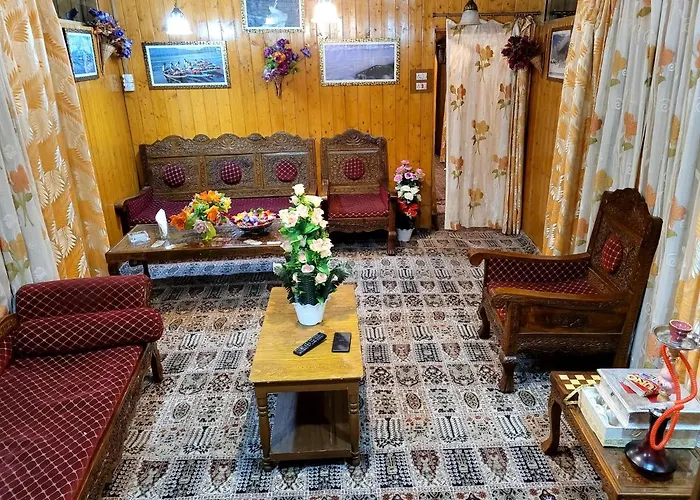 Tashkand Houseboat Srīnagar