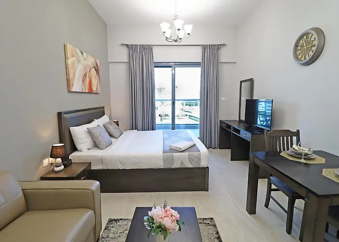 Spacious Apartment With Balcony Near Dubai Mall