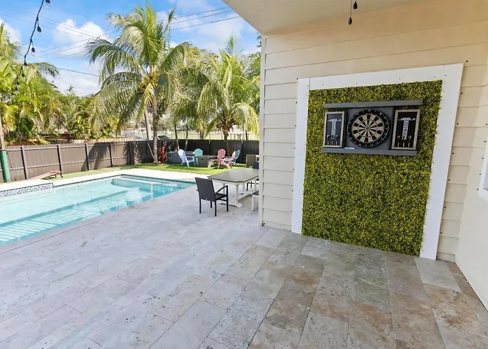 Villa Upscale Mansion In The Heart Of Miami With Pool
