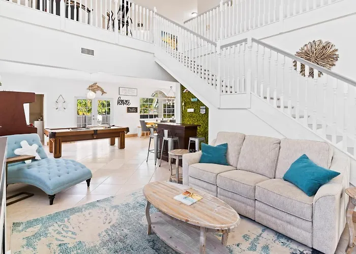 Villa Upscale Mansion In The Heart Of Miami With Pool