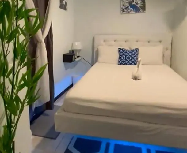 Bed and Breakfast Blue Royalty Portmore