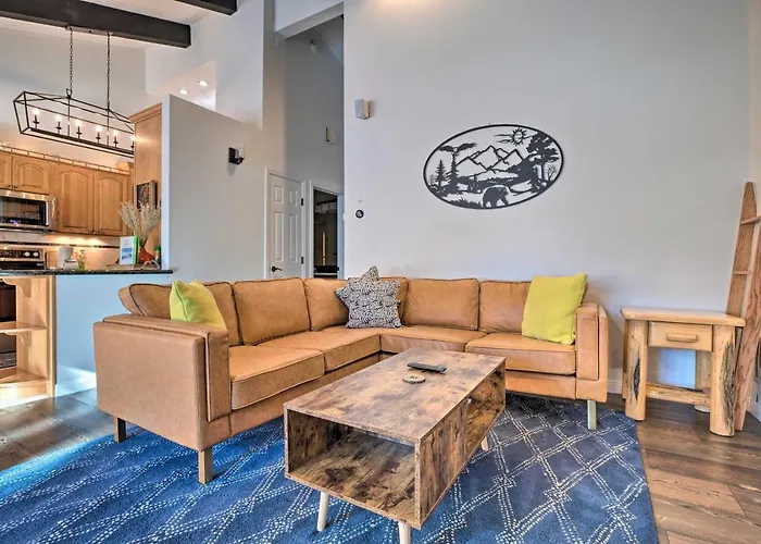 Epic Mammoth Lakes Getaway With Shared Pool, Hot Tub