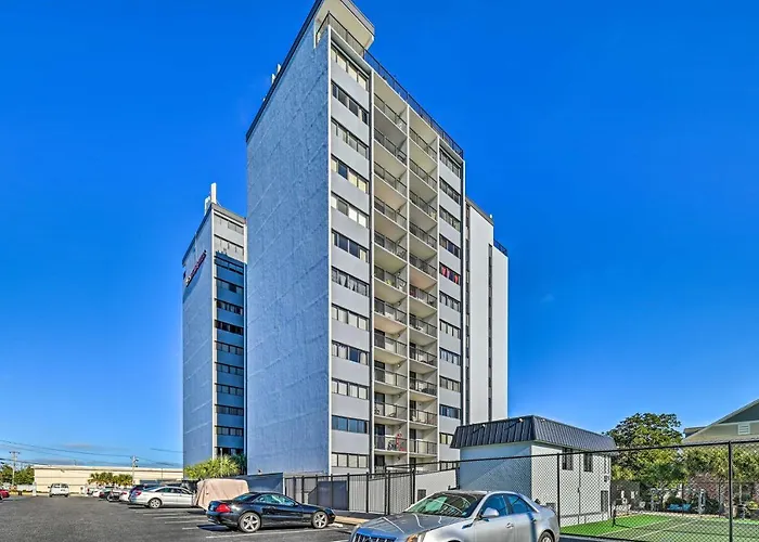 Bright Myrtle Beach Condo With Private Balcony!
