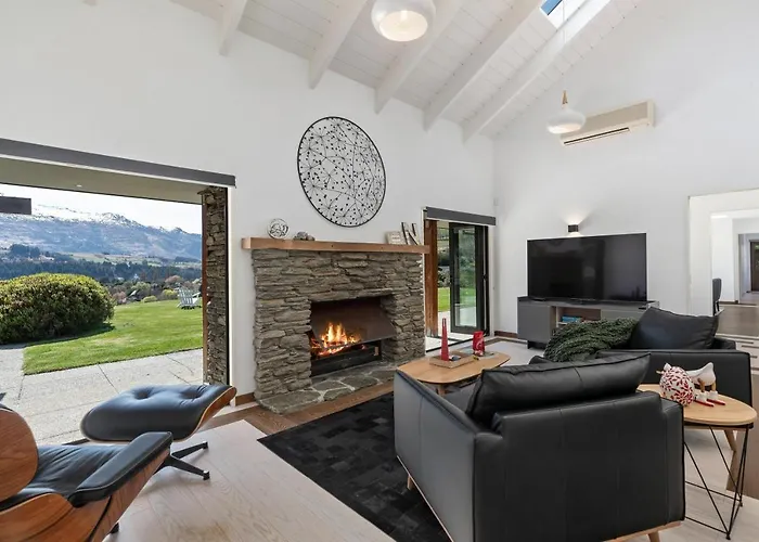 Tucker Beach Haven With Spa Queenstown