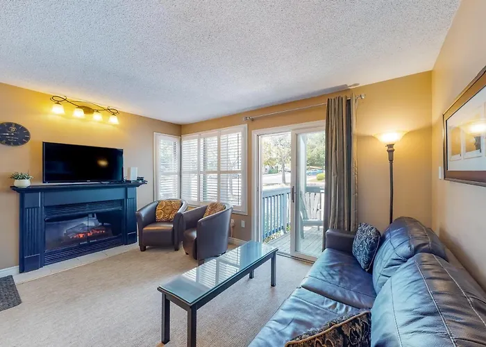 Cozy Creek Retreat: Pool, Hot Tub, Tennis! Blue Mountains