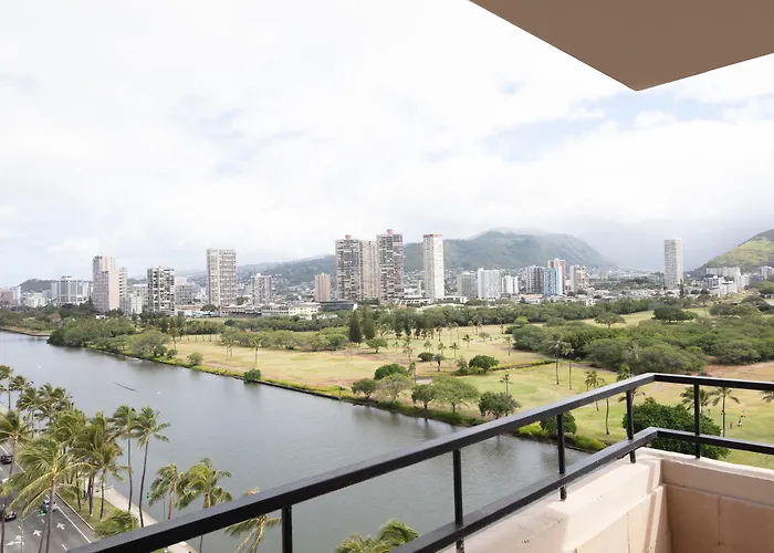 Wayfinder Waikiki - Voted Top 10 Best Hotels in Hawaii! Honolulu