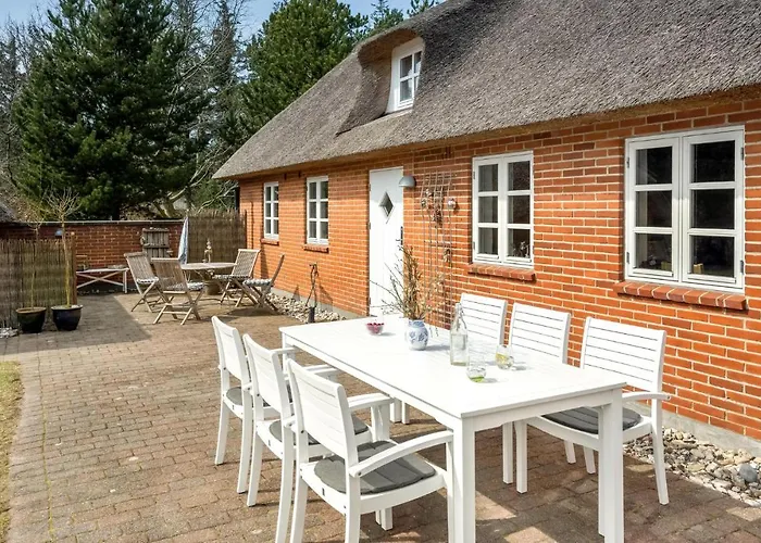 4 Bedroom Nice Home In Ulfborg