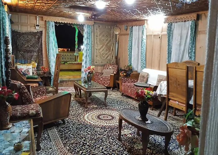 Hotel Houseboat Pride Of India Srīnagar
