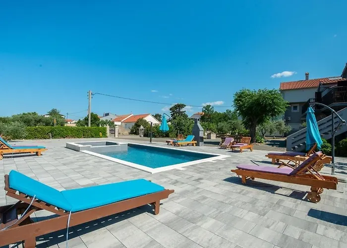 Apartmant Franica With Heated Pool And Jacuzzi Privlaka 