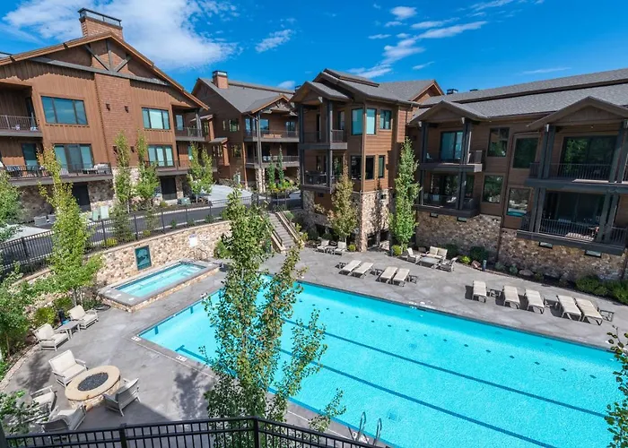 Walk To Skiing Exceptional Juniper Landing 4 Br+Den Private Hot Tub Panoramic Golf Course Views Pool Park Stadt