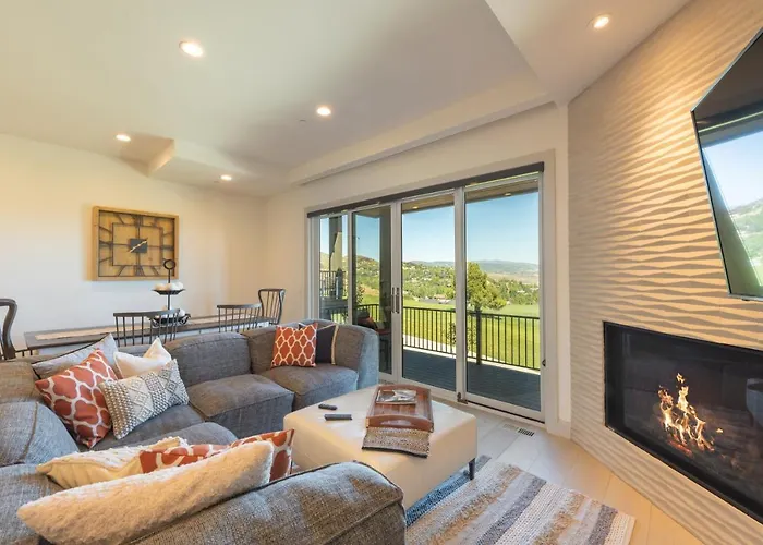 Walk To Skiing Exceptional Juniper Landing 4 Br+Den Private Hot Tub Panoramic Golf Course Views Pool Park Stadt