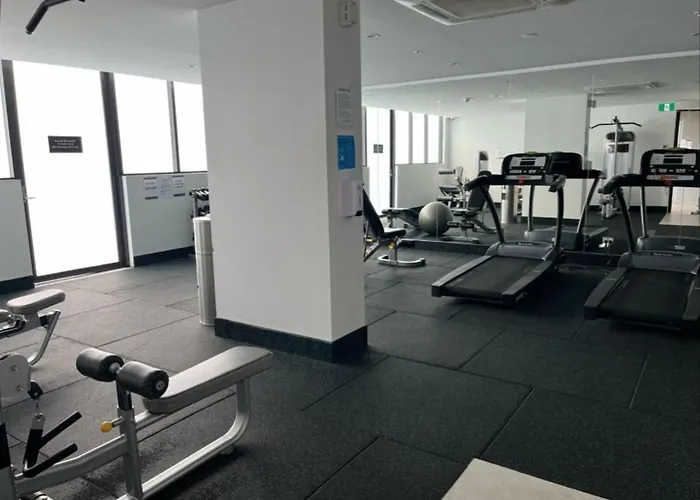 Comfort Living - 3 Bedroom Sleeps 6 , Parking, Pool, Other Amenities - Near Showgrounds, No Parties Sydney