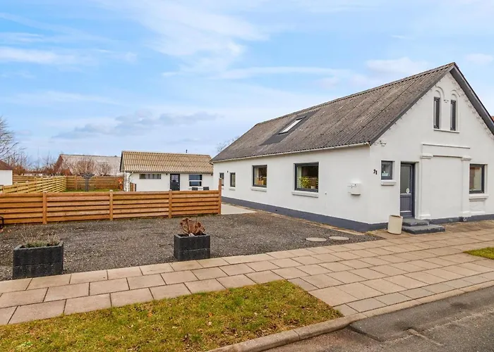 Large And Newly Renovated Holiday Home In Cozy Ingstrup Løkken