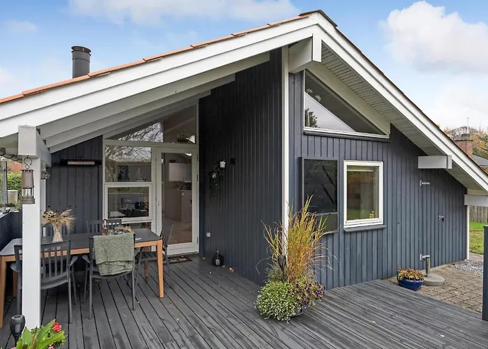 Lovely Home In Hadsund With Wifi