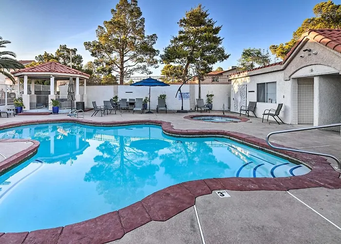 Contemporary Vegas Townhome With Community Pool Las Vegas