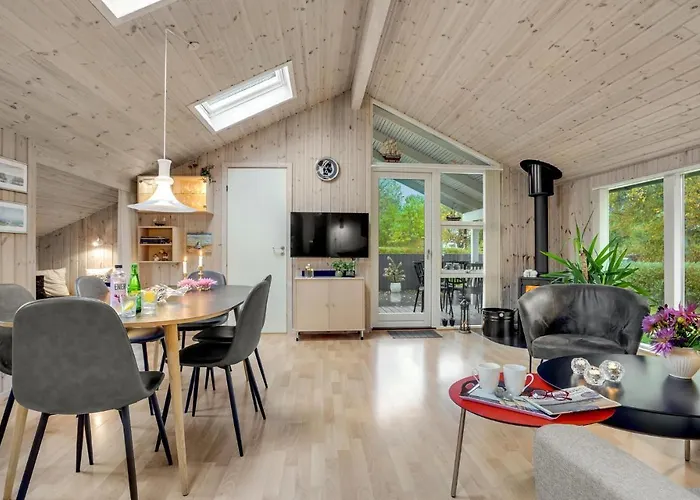 Lovely Home In Hadsund With Wifi