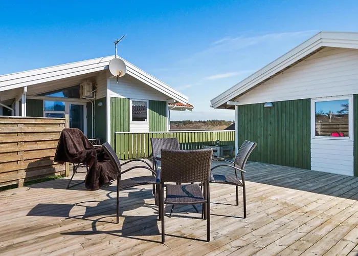 Lovely, Authentic Holiday Home 350 Meters From The Beach Løkken