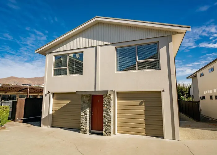 Alpine Retreat - 3 Bedroom Wanaka