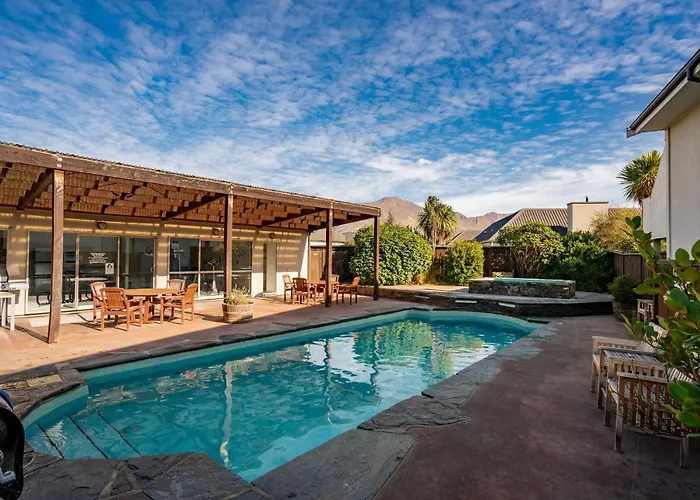 Alpine Retreat - 3 Bedroom Wanaka