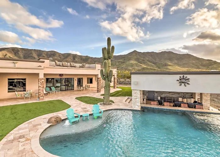 Pool And Spa Pet-Friendly Mansion In Phoenix!
