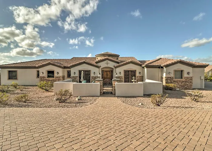 Pool And Spa Pet-Friendly Mansion In Phoenix!
