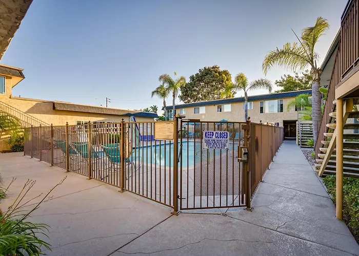 Quiet San Diego Condo W/ Balcony, Pool & Hot Tub!